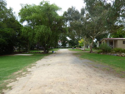 Tenterfield Lodge Caravan Park - Darwin Tourism 3