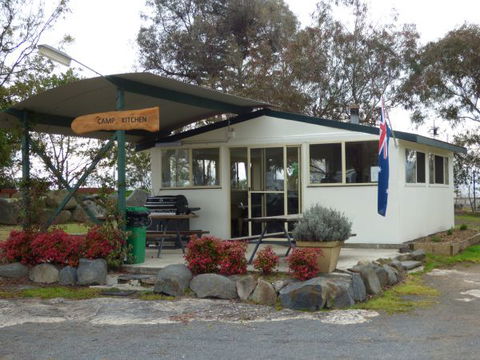 Tenterfield Lodge Caravan Park - Darwin Tourism 8