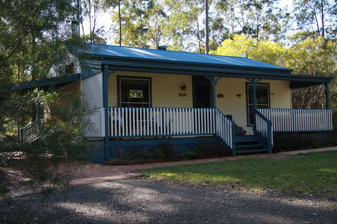 Telegraph Retreat Cottages - Darwin Tourism 1