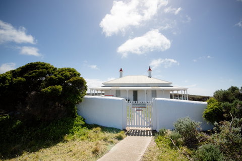 Cape Nelson Lighthouse - Darwin Tourism 2