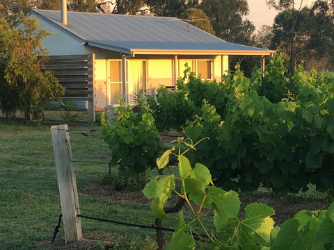 Emma's Cottage Vineyard - Darwin Tourism 2