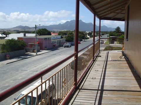 Flinders Island Interstate Hotel - Darwin Tourism 1