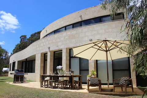 The Summer House - Darwin Tourism 1