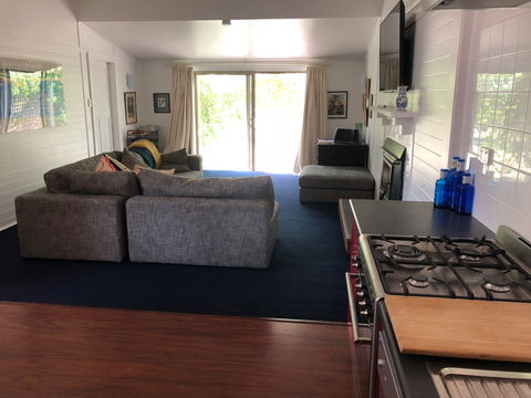 Turalla Truffle Cottage - Darwin Tourism 1
