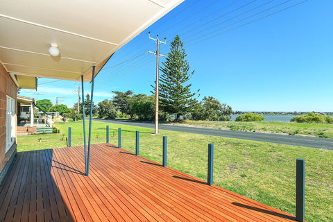25 Captain Sturt Parade - Hindmarsh Island - Darwin Tourism 0