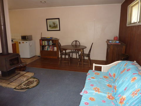 Acacia Cottages - Darwin Tourism 0