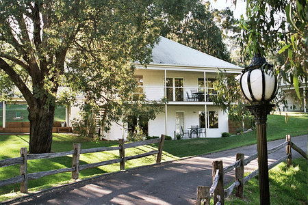 McMillans Of Metung Resort - Darwin Tourism 0