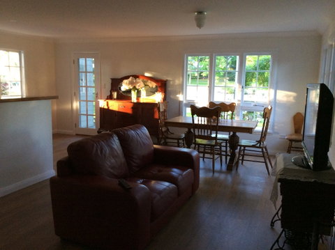 Cairnie Country Cottage - Darwin Tourism 1