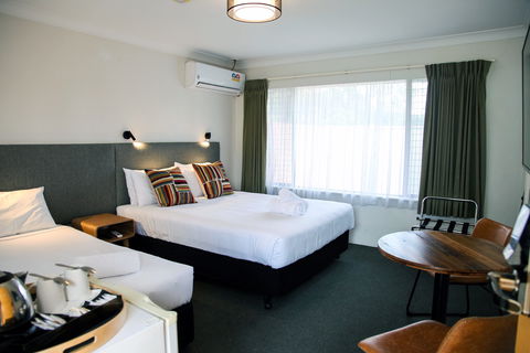 Batemans Bay Hotel - Darwin Tourism 0