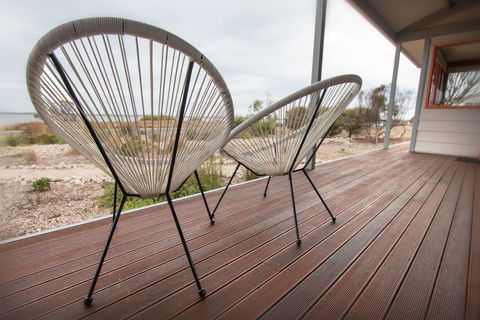 Coorong Aurora - Breathtaking Waterfront Escape - Darwin Tourism 2