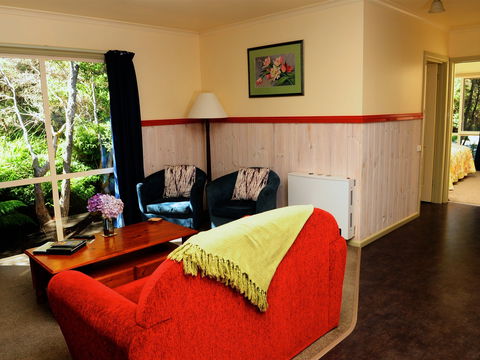 Crays Accommodation - The Esplanade - Darwin Tourism 0