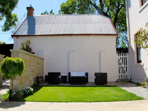 Old Bishop's Quarters - Darwin Tourism 1