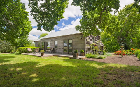Timboon House & Stables - Darwin Tourism 0