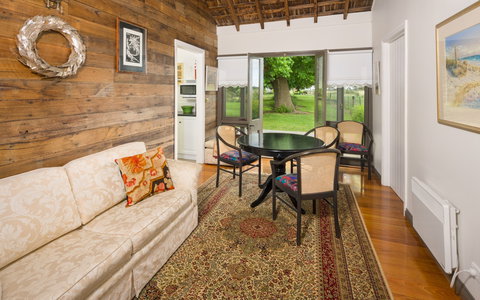 Timboon House & Stables - Darwin Tourism 2
