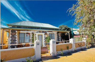 Emaroo Cottages - Darwin Tourism 1