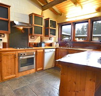 Feathertop Retreat - Darwin Tourism
