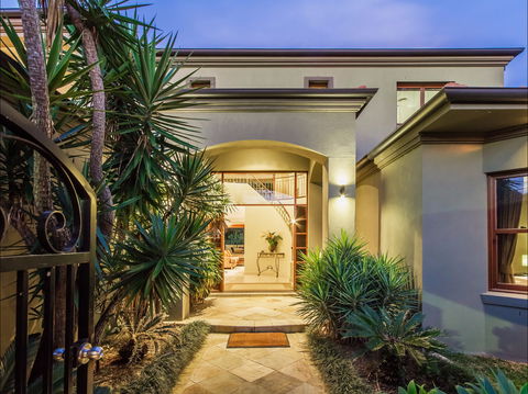Lakeland Keys Broadbeach - Vogue Holiday Homes - Darwin Tourism 2