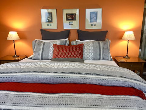 Llarrinda Bed & Breakfast - Darwin Tourism 1