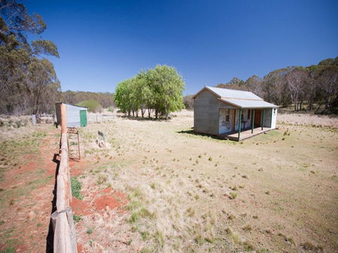 Brackens Hut - Darwin Tourism 0