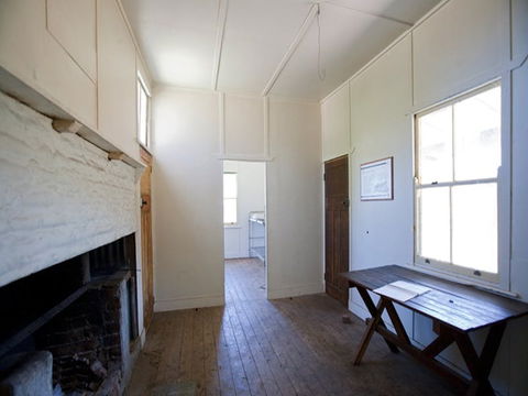 Brackens Hut - Darwin Tourism 2