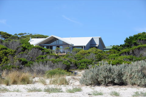 Cassini Beach House - Darwin Tourism 0
