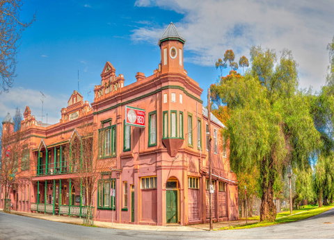 Culcairn Hotel - Darwin Tourism 1