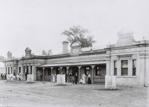 Culcairn Hotel - Darwin Tourism 2