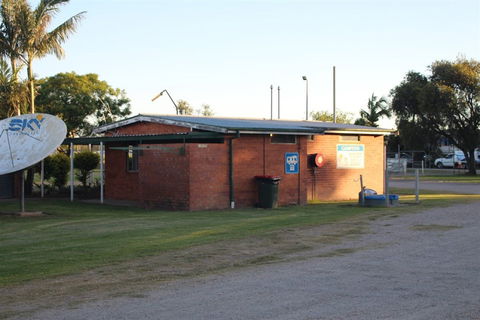 Grafton Greyhound Racing Club Caravan Park - Darwin Tourism 0