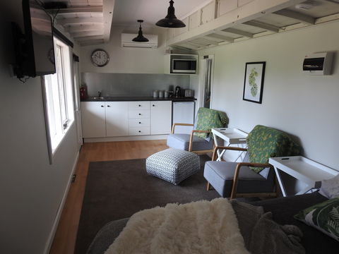 Miners Ridge Vineyard Railway Carriage B&B - Darwin Tourism 2