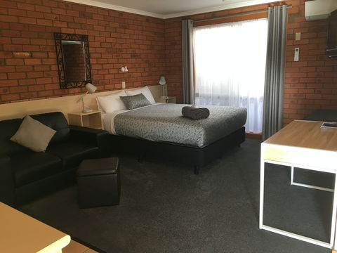 Shannon Motor Inn - Darwin Tourism 1