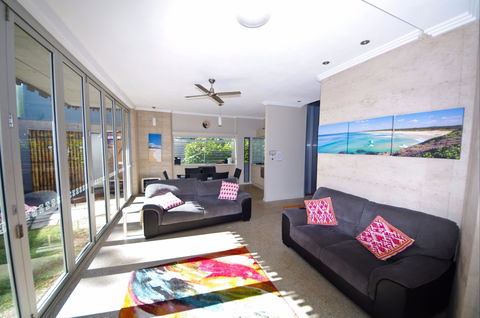 Sun Worship Crescent Head Eco Villas - Darwin Tourism 2