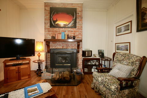 Tenterfield Luxury Historic Cottage - Darwin Tourism 2