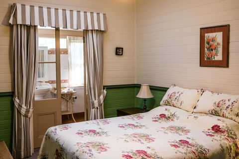 Capers Cottage - Darwin Tourism 1