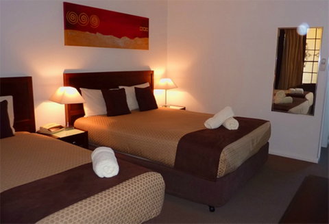 Colonial Lodge Motor Inn - Darwin Tourism 1