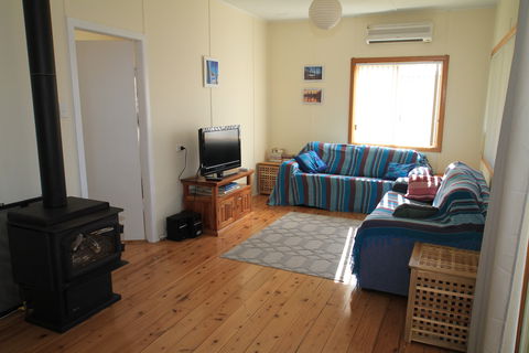 Cudmirrah Reef Cottage - Darwin Tourism 2