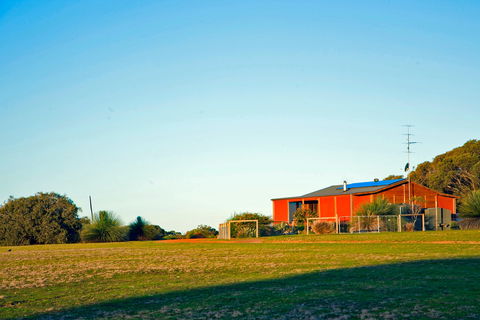Eleanor River Homestead - Darwin Tourism 0