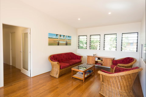Just Sit: Moruya Heads - Darwin Tourism 2