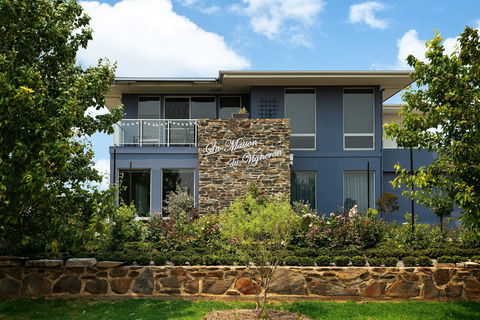 La Maison Du Vigneron B&B & Special Ocassion Dining - Darwin Tourism 1