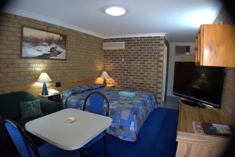 Settlers Motor Inn - Darwin Tourism 1