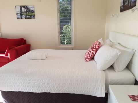 Springtide Studio Apartments - Darwin Tourism 1