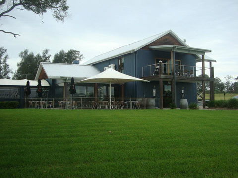 Tatler Vineyard Accommodation - Darwin Tourism 0