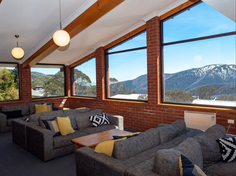 Viking Alpine Lodge - Darwin Tourism 0
