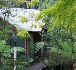 Eagle Hammer Cottages - Darwin Tourism 1