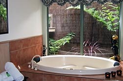Eagle Hammer Cottages - Darwin Tourism 4
