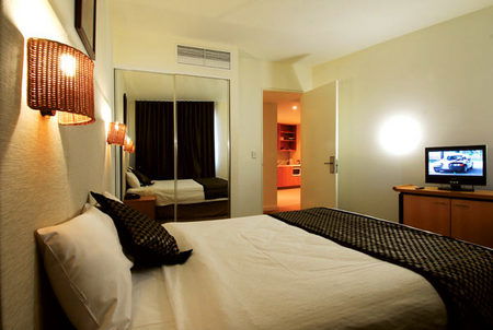 Golden Pebble Hotel - Darwin Tourism 0