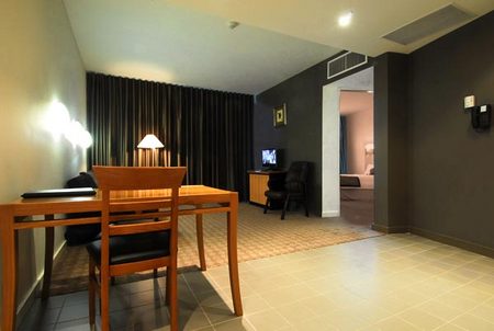 Golden Pebble Hotel - Darwin Tourism 1