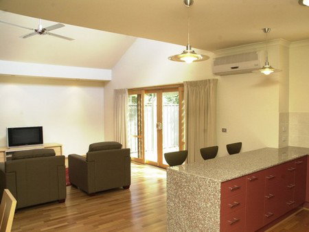 The Lakes Apartments - Darwin Tourism 2