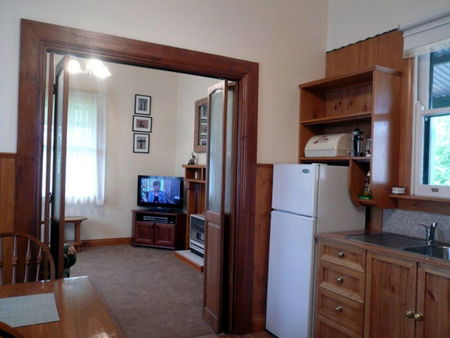 Trafalgar Cottage - Darwin Tourism 3