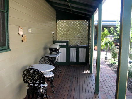 Trafalgar Cottage - Darwin Tourism 4