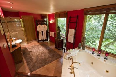 Linden Gardens Rainforest Retreat - Darwin Tourism 1